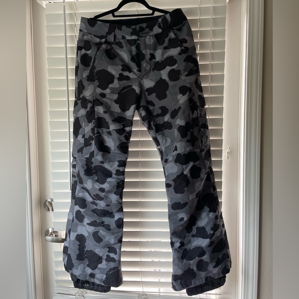 Water proof DC snow boarding pants.